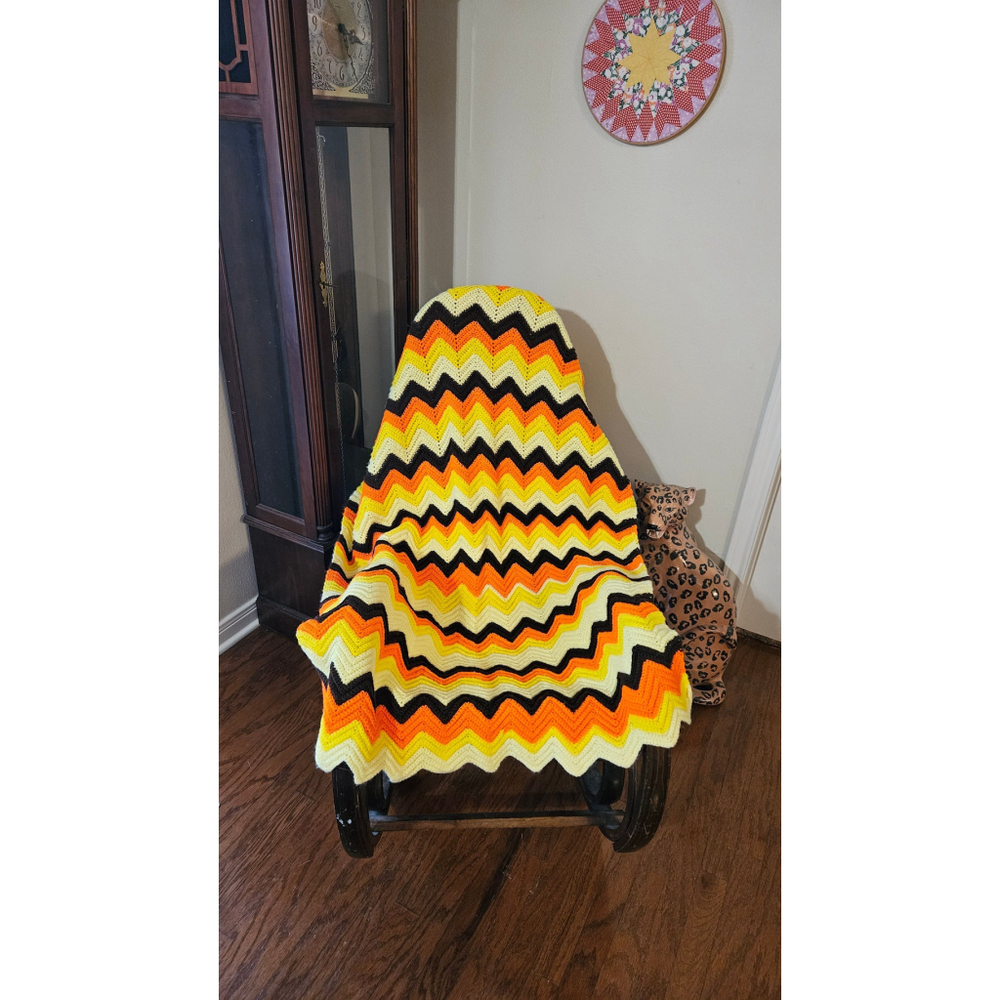 Vintage Handmade Crochet Afghan – 1970s Fall Vibes! 🍁
